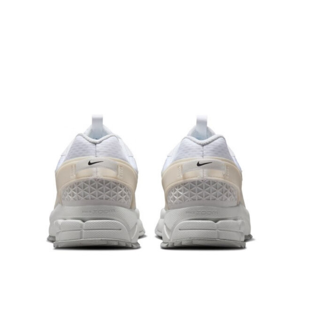 Nike's New Lightweight, Comfor - Men Shoes Must Have บทวิจารณ์และราคา